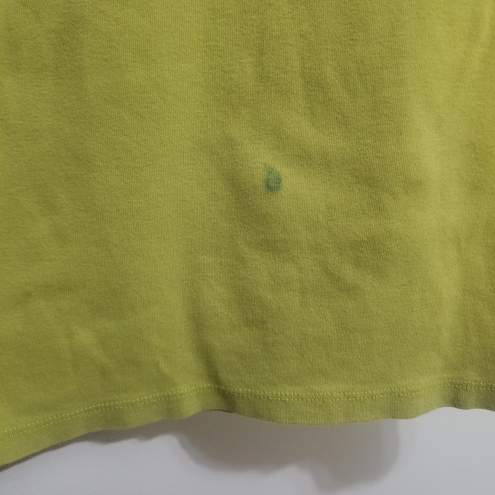 green v neck cotton t-shirt w stain - Picture 4 of 4